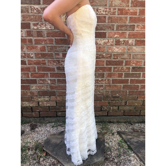 David’s Bridal White Gown - Picture 2 of 5